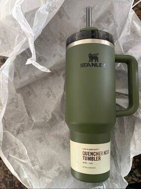Stanley Olive Green Quencher H2.0 Tumbler with Handle and Straw